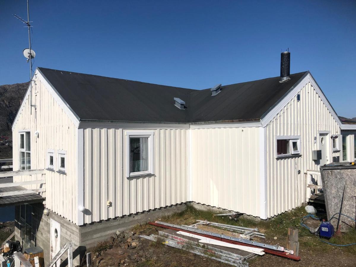 Dejlig Og Et Godt Hus, Hotel Sisimiut Exterior foto